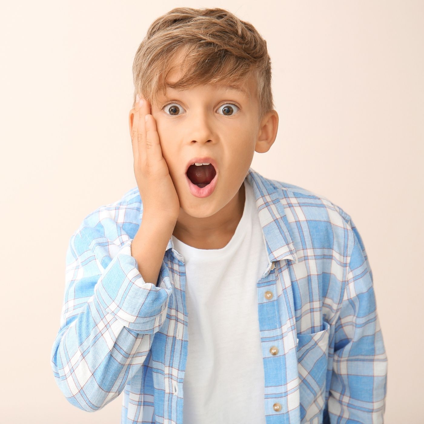 What is the daily routine of a junior analyst at an investment bank on Wall Street?